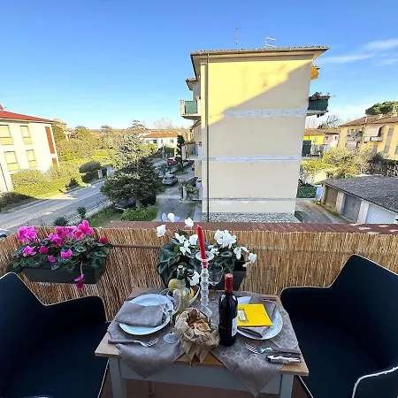 Sto Bene Qua * Lucca